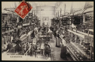 Postal que representa la fábrica de tejidos Colcombet en La Seauve, Haute-Loire, c.1900